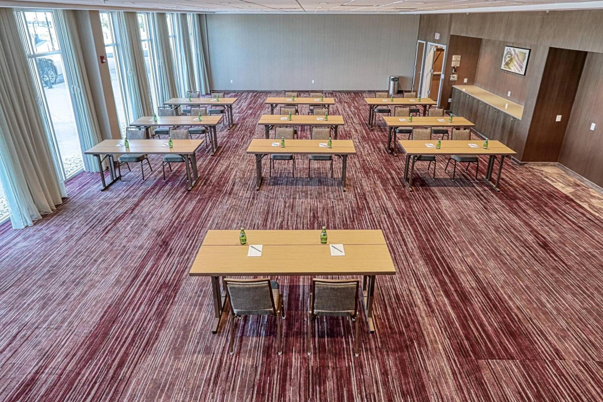 Hotel Courtyard By Marriott North Brunswick Township Exterior foto
