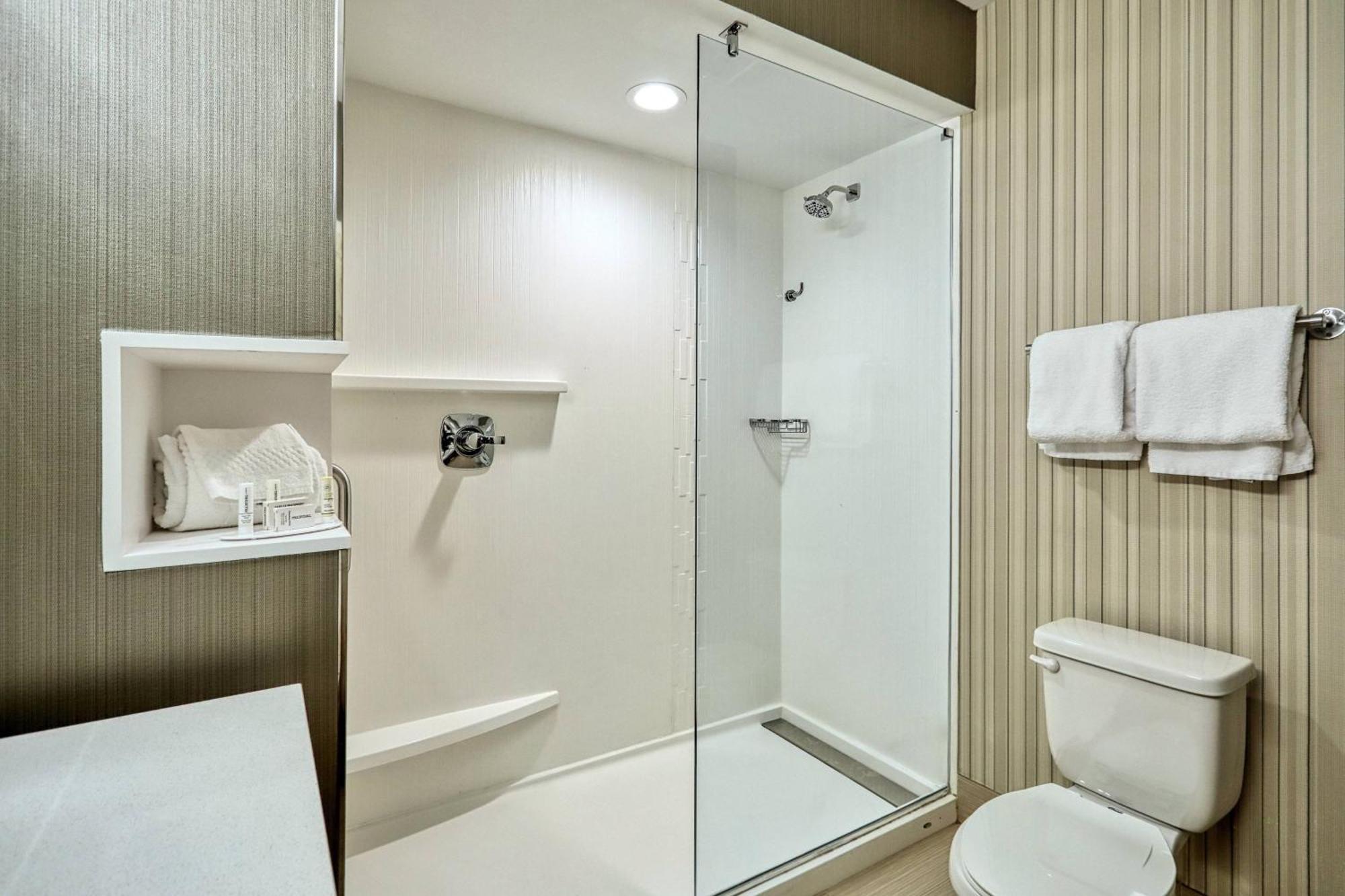 Hotel Courtyard By Marriott North Brunswick Township Exterior foto